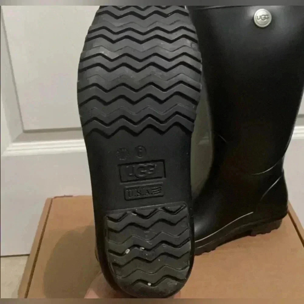 UGG Rainboots - Picture 3 of 4